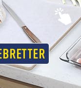 une planche à découper avec un couteau et une planche à découper avec un panneau bleu et blanc qui dit « `[unused0