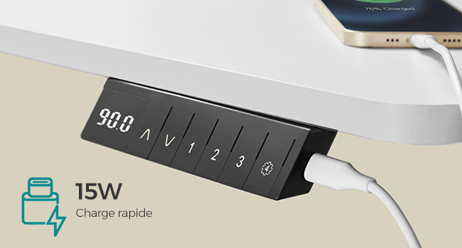 Le texte indique « 15 W ». Plans rapprochés de produits montrant ce qui semble être un équipement technologique lié à la recharge ou à l'alimentation avec des spécifications techniques.