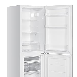 Réfrigérateur autoportant blanc avec compartiment congélateur, doté de multiples étagères intérieures et de compartiments de rangement, illustrés avec