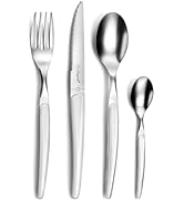 Ensemble de couverts en acier inoxydable présentés dans de multiples arrangements, montrant des combinaisons de couteaux, de fourchettes et de cuillères sur fond blanc.