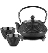 Ensemble de théière traditionnel en fonte noire avec motif de surface alvéolée texturé, comprenant une théière et deux tasses assorties sur un support.