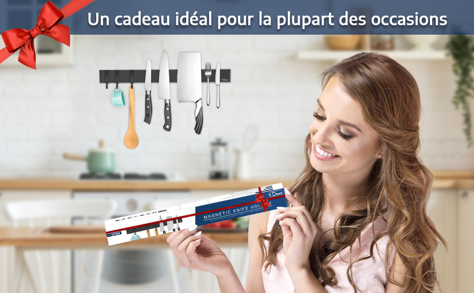 une femme tenant un couteau de cuisine et un couteau de cuisine