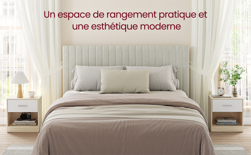 Chambre moderne avec tête de lit rembourrée blanche, literie neutre et tables d'appoint assorties. Il présente des lignes épurées et une esthétique légère et aérée.