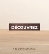 Le texte indique « DÉCOUVREZ » et « *Test instrumental ». Fond de surface en bois avec bannière superposée de texte.
