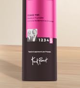 Présentoir de produits pour portefeuille en cuir avec détails en relief, de couleur marron foncé sur fond clair. Plusieurs compartiments visibles.