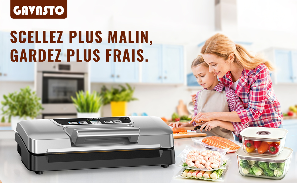 Le texte se lit comme suit : « SCELLEZ PLUS MALIN » et « GARDEZ PLUS FRAIS ». Système de scellage sous vide pour aliments démontré avec des ingrédients frais et des emballages scellés.