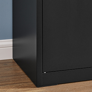 un gros plan d'un boîtier d'ordinateur noir.