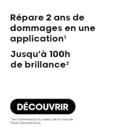 Le texte se lit comme suit : « Répare 2 ans de dommages en une application » « de brillance » Montre des détails rapprochés de la texture du tissu noir.