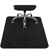 Séquence montrant l'installation ou la mise en place d'un tapis de sol antifatigue noir, présentée sous plusieurs angles et positions.