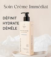 Flacon pompe beige de crème capillaire sur fond texturé. Le produit prétend définir, hydrater et démêler les cheveux. Texte français « Soin Crème Immédiat » visible