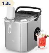 Le texte indique « 1,3 L ». Machine à glaçons compacte de couleur blanche avec réservoir d'eau transparent et bec verseur, montrés sous différents angles.