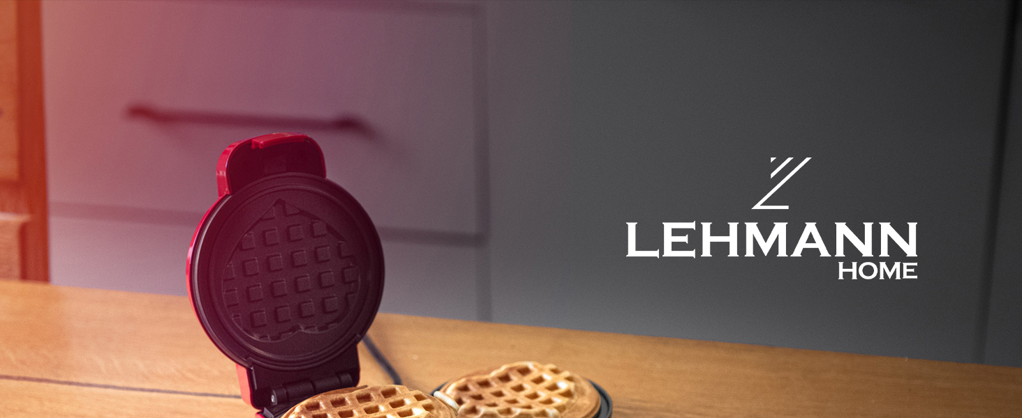 Le texte indique « LEHMANN HOME ». Photo de produit à l'atmosphère sombre montrant ce qui semble être un objet de décoration de couleur bordeaux sur un fond ombré.