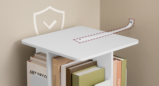 Série d'images montrant des étagères murales flottantes blanches montées sur un mur beige, présentant des livres et des objets de décoration