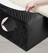 Sac ou contenant de rangement noir dont les poignées s'ouvrent pour révéler l'intérieur, fabriqué en tissu d'aspect durable