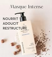 en flacon blanc avec distributeur à pompe. Le texte visible indique des propriétés nourrissantes, adoucissantes et restructurantes. Ingrédients éparpillés présentés : noix et particules foncées.