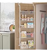 Série d'étagères de rangement de livres fixées au mur avec des rails réglables, présentant des mangas ou des bandes dessinées en rangées organisées.