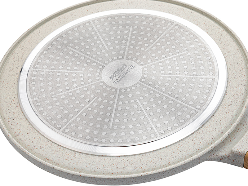 pour la cuisson. Fabriqué en maille fine avec un bord en métal. Conçu pour couvrir les casseroles et éviter les éclaboussures d'huile