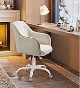 de couleur crème avec revêtement rembourré, roulettes et base pivotante, positionnée sur un bureau en bois près de la cheminée à