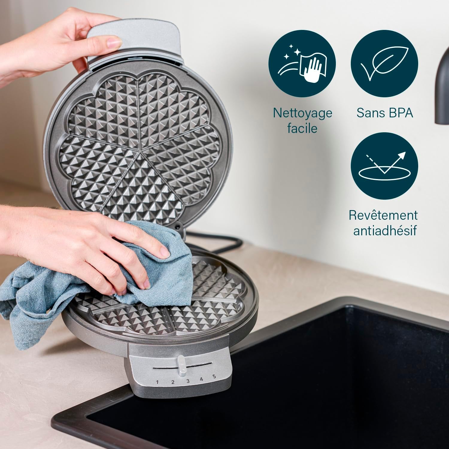 Princess - Gaufrier Deluxe - 5 coeurs, inox, 1200W, 132380