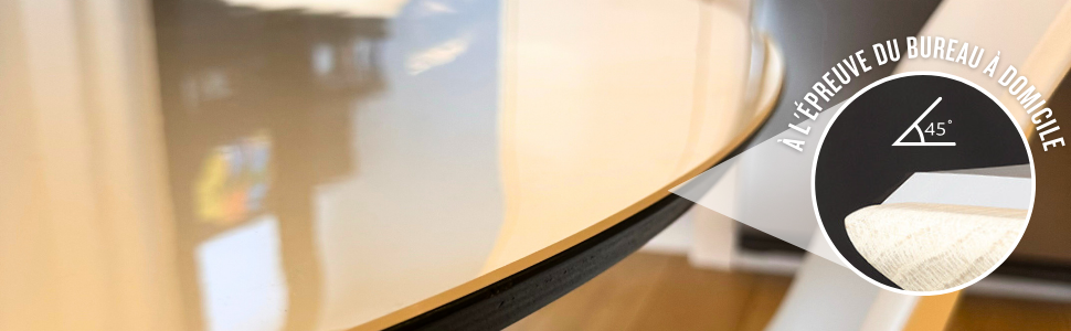 Gros plan de l'application sur le bord ou la surface, montrant les détails incurvés avec des mesures techniques ou un marquage d'alignement.