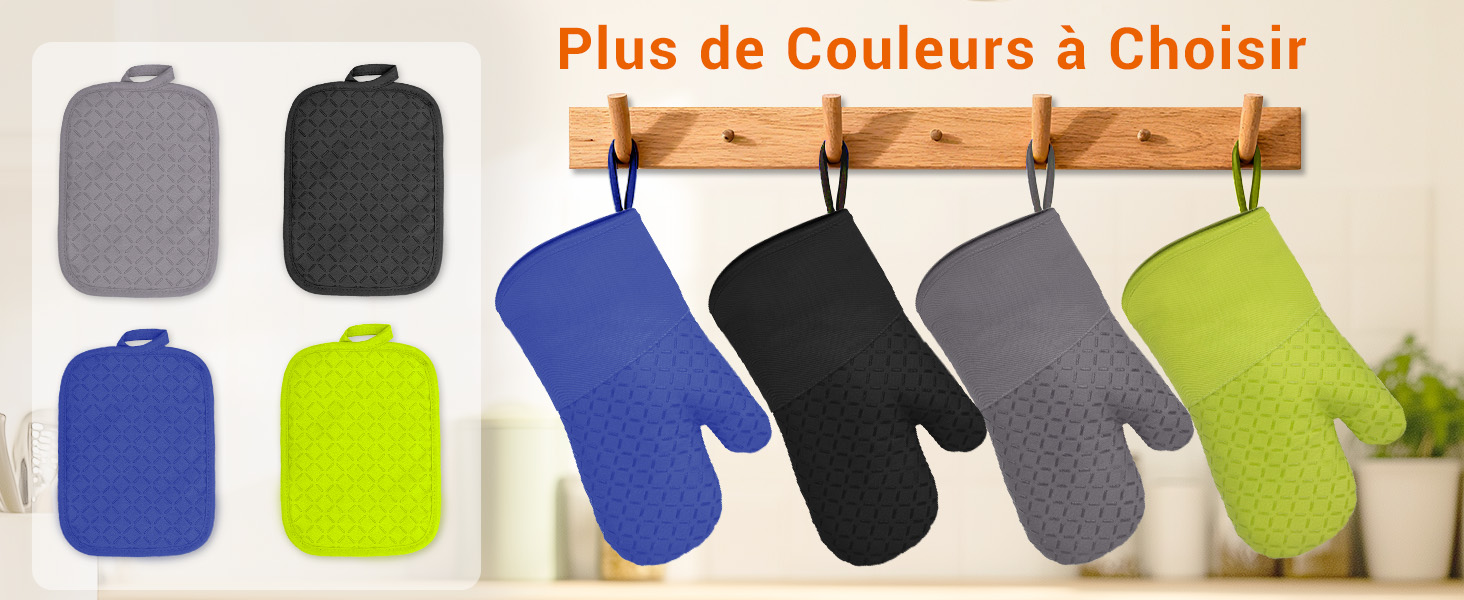 Le texte se lit comme suit : « Plus de Couleurs à Choisir ». Présentoir de gants de nettoyage suspendus de plusieurs couleurs (bleu, noir, gris et vert citron) montés sur un support en bois.