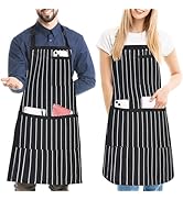 Deux personnes portent des tabliers de cuisine à rayures noires et blanches à poches multiples. Les tabliers sont dotés de bretelles réglables et de liens à la taille. Les poches peuvent contenir divers articles, notamment un téléphone et un ordinateur portable.