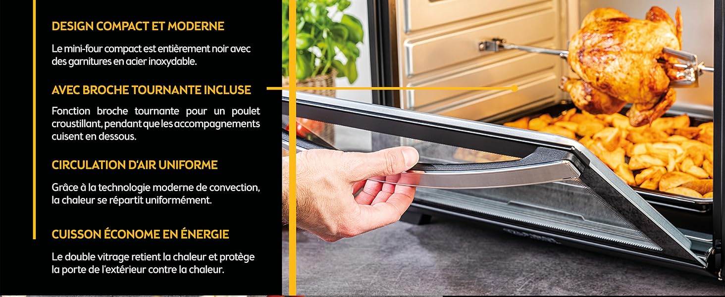 Four moderne avec fonction rôtissoire pour cuire un poulet entier. Commandes de réglage manuelles sur panneau en verre noir. Frites visibles à l'intérieur du four.