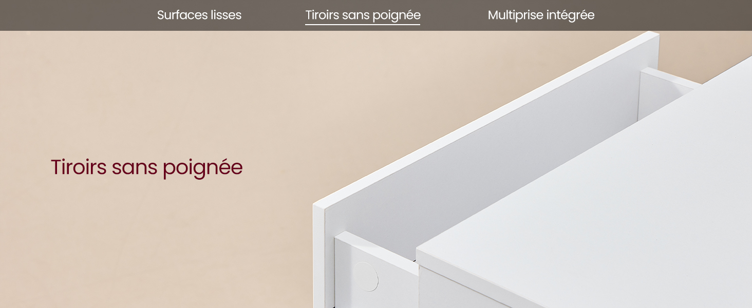 Le texte se lit comme suit : « Trofka sans pogréw ». Maquette de design blanc minimaliste montrant ce qui semble être une surface texturée ou une zone d'exposition de produits.