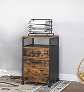 un meuble de rangement en métal et en bois avec un dessus en métal.