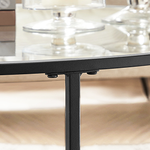 la table est fabriquée à partir d'un cadre en acier solide et est fabriquée à partir d'un cadre en acier solide.