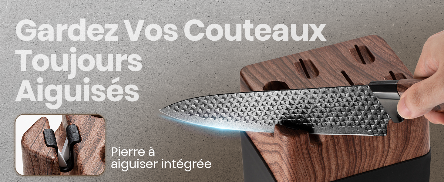 avec lame en acier damassé aiguisée sur un bloc de bois avec pierre à aiguiser intégrée