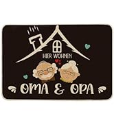 Paillasson marron foncé avec motif de maison illustré et texte « OMA & OPA » représentant des personnages de couples âgés de dessins animés.
