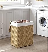 tissé avec doublure et couvercle en tissu blanc, placé dans une buanderie à côté d'une machine à laver et d'armoires