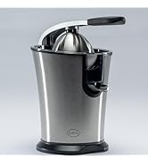 Diverses vues d'un robot culinaire ou d'un moulin en acier inoxydable avec bol amovible et unité de traitement montée sur une base stable.