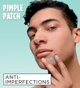 Le texte indique « PIMPLE PATCH » et « IMPERFECTION ». Gros plan du marketing du produit sur fond vert menthe montrant une application de soin de la peau.