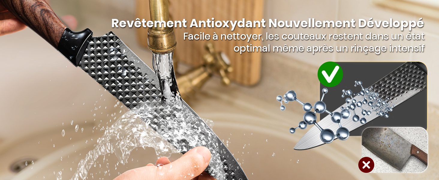 Démonstration d'une technologie de revêtement antioxydant pour les ustensiles de cuisine, montrant des gouttelettes d'eau perlant sur une surface métallique traitée par rapport à une surface métallique non traitée