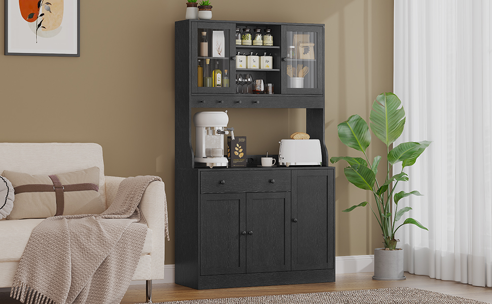 avec clapier avec étagères supérieures à portes vitrées, tiroirs et rangement inférieur fermé, exposée dans