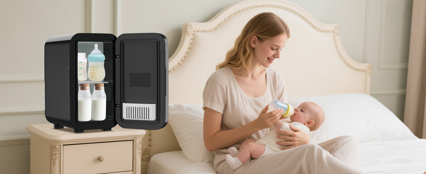 avec biberon à l'intérieur, placé sur la table de chevet. Extérieur noir, porte vitrée et rayonnage intérieur visibles. Conçu pour un rangement pratique des bouteilles et un contrôle de la température.