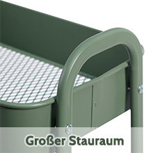 Gros plan d'une chaise d'extérieur en métal vert avec assise et dossier en maille. Dispose d'un accoudoir incurvé et du texte « Großer