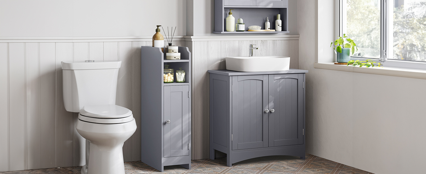 comprenant un meuble de toilette avec vasque et une armoire de rangement assortie à côté des toilettes dans une salle de bain aux murs blancs