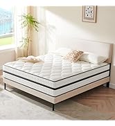 Matelas blanc présenté sous différents angles sur un cadre de lit en métal, présenté dans une pièce lumineuse et minimaliste aux murs blancs.