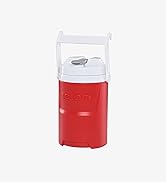 Glacière portable rouge et blanche présentée sous plusieurs angles, dotée d'un couvercle amovible et d'une poignée robuste pour un transport facile. Il semble s'agir d'un contenant de stockage de boissons ou d'aliments.