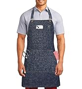 Tablier de cuisine professionnel en denim gris foncé avec sangle de cou réglable, bretelles croisées et multiples poches utilitaires.