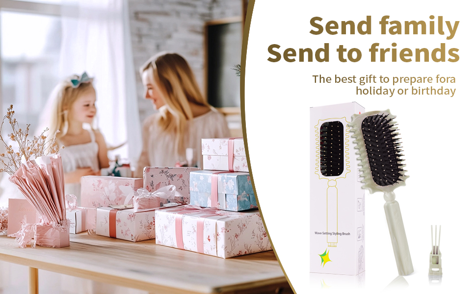 Le texte indique « Envoyer à la famille », « Envoyer à des amis », « Le meilleur cadeau à préparer pour les vacances ou un anniversaire ». Présentoir de produits montrant des brosses à cheveux et des coffrets cadeaux dans une palette de couleurs rose et blanc sur la table.