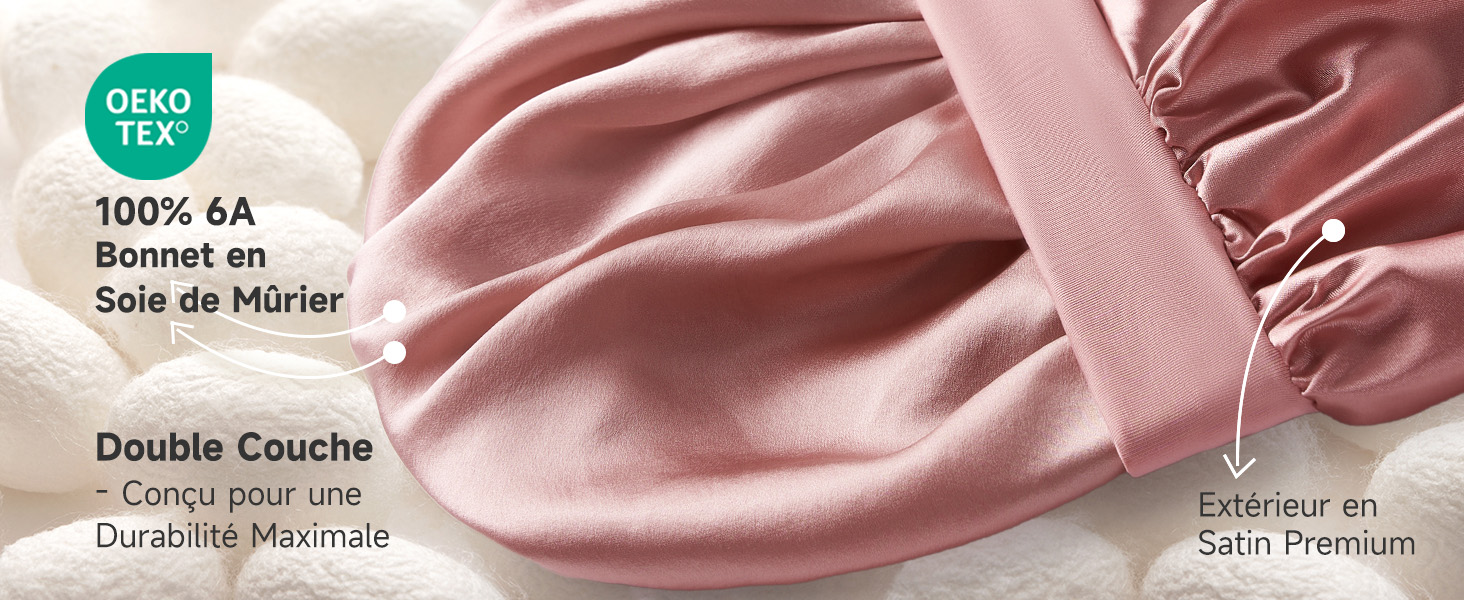 le tissu en soie est doux et doux, avec une couleur rose tendre et douce.