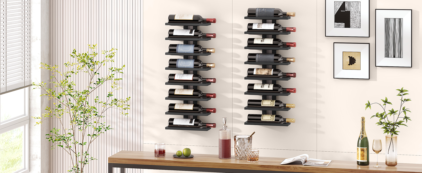 Deux casiers à vin muraux en métal noir avec motif en zigzag, présentant plusieurs bouteilles horizontalement sur un mur blanc