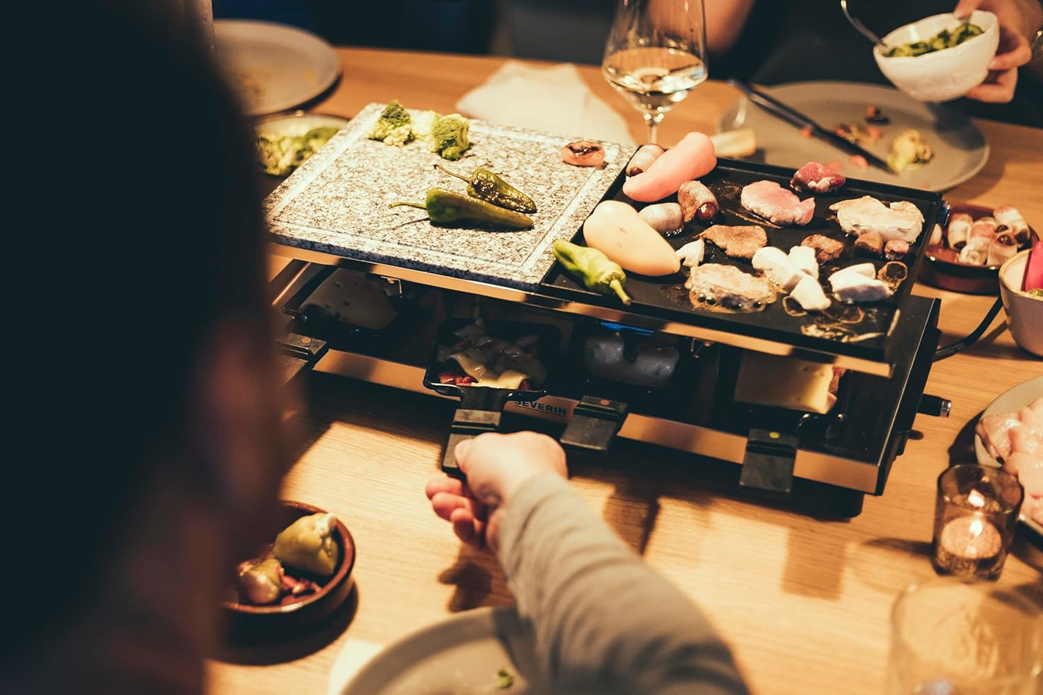 SEVERIN - Gril raclette 1500W, pierre cuisson, 8 poêlons, RG 2373