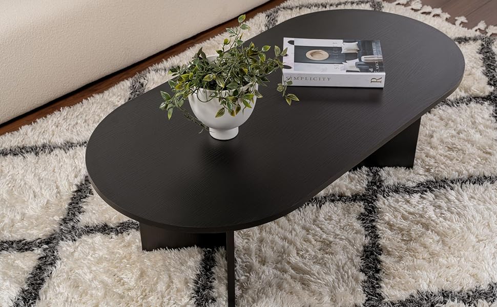 Série d'images rapprochées montrant l'entretien du skateboard, en mettant l'accent sur les travaux d'assemblage des roues et des roulements effectués à l'aide d'outils.