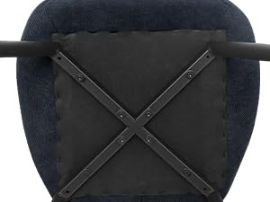 Assise ou base de chaise rembourrée noire avec sangles croisées en forme de X en dessous, vues du dessous.