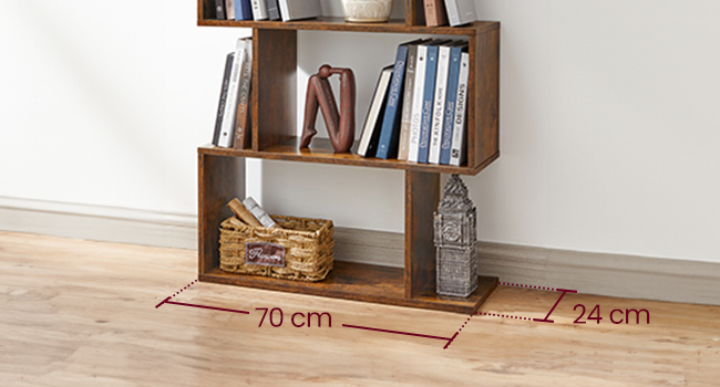 Étagère en bois à trois compartiments, présentant des livres et des objets de décoration. Dimensions indiquées : 70 cm de largeur, 24 cm de profondeur.